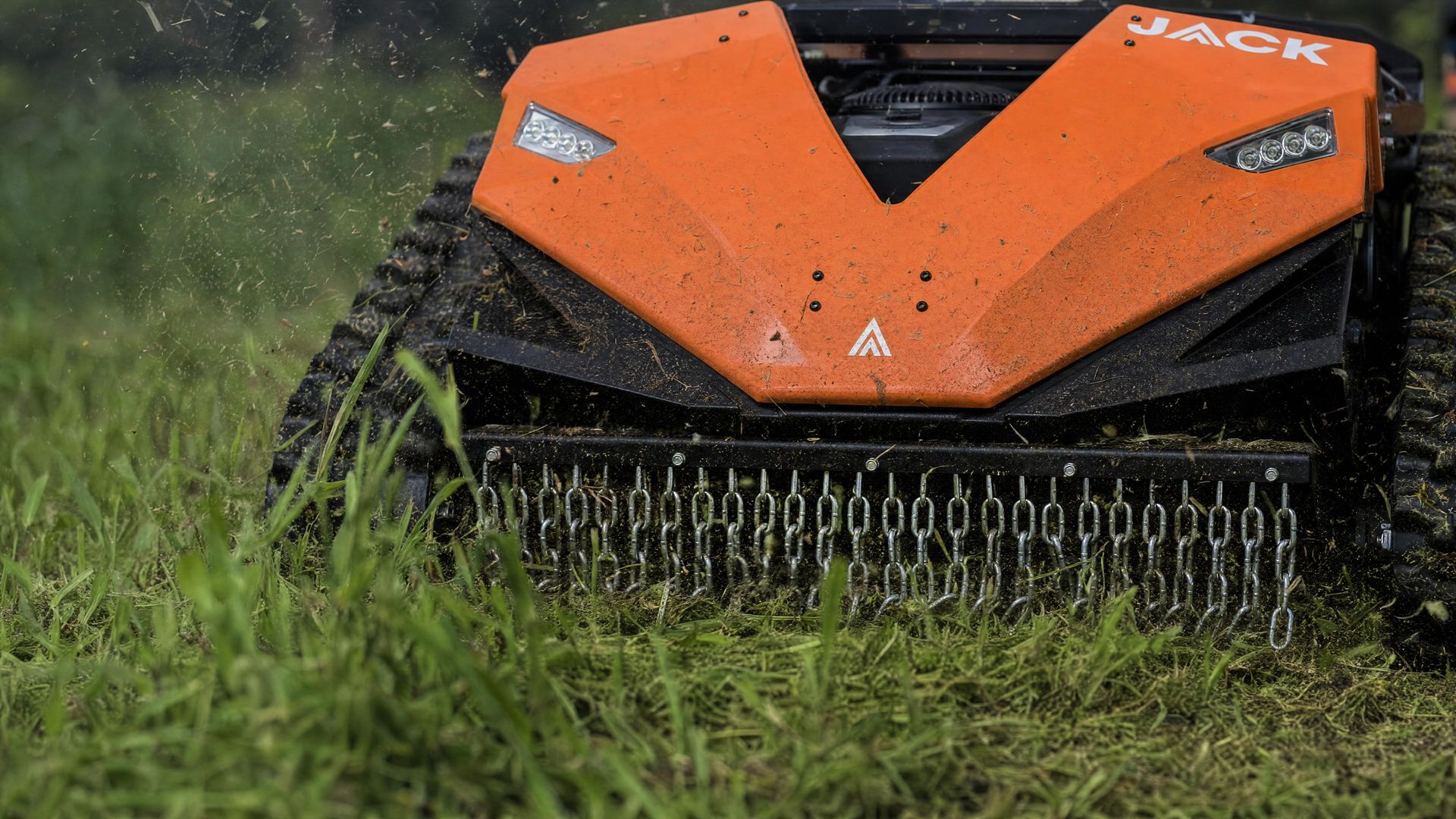 JACK Mini Mulcher mäht Wiese