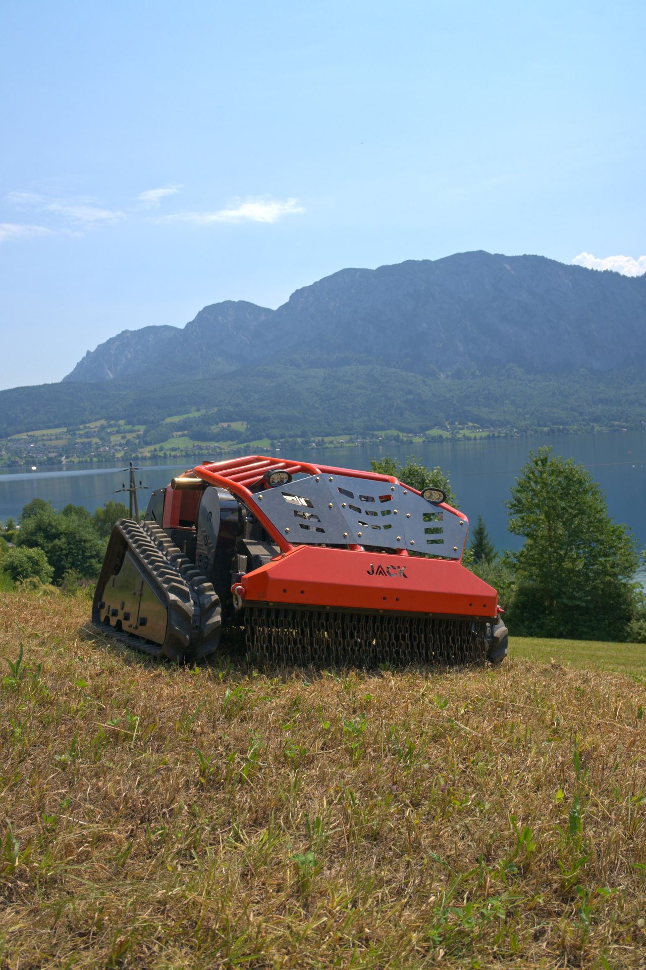 JACK Schlegel vor See am Steilhang