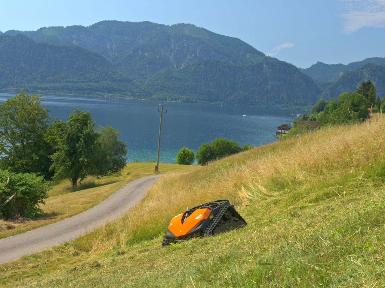 JACK Mini Mulcher im Einsatz am Steilhang mähen