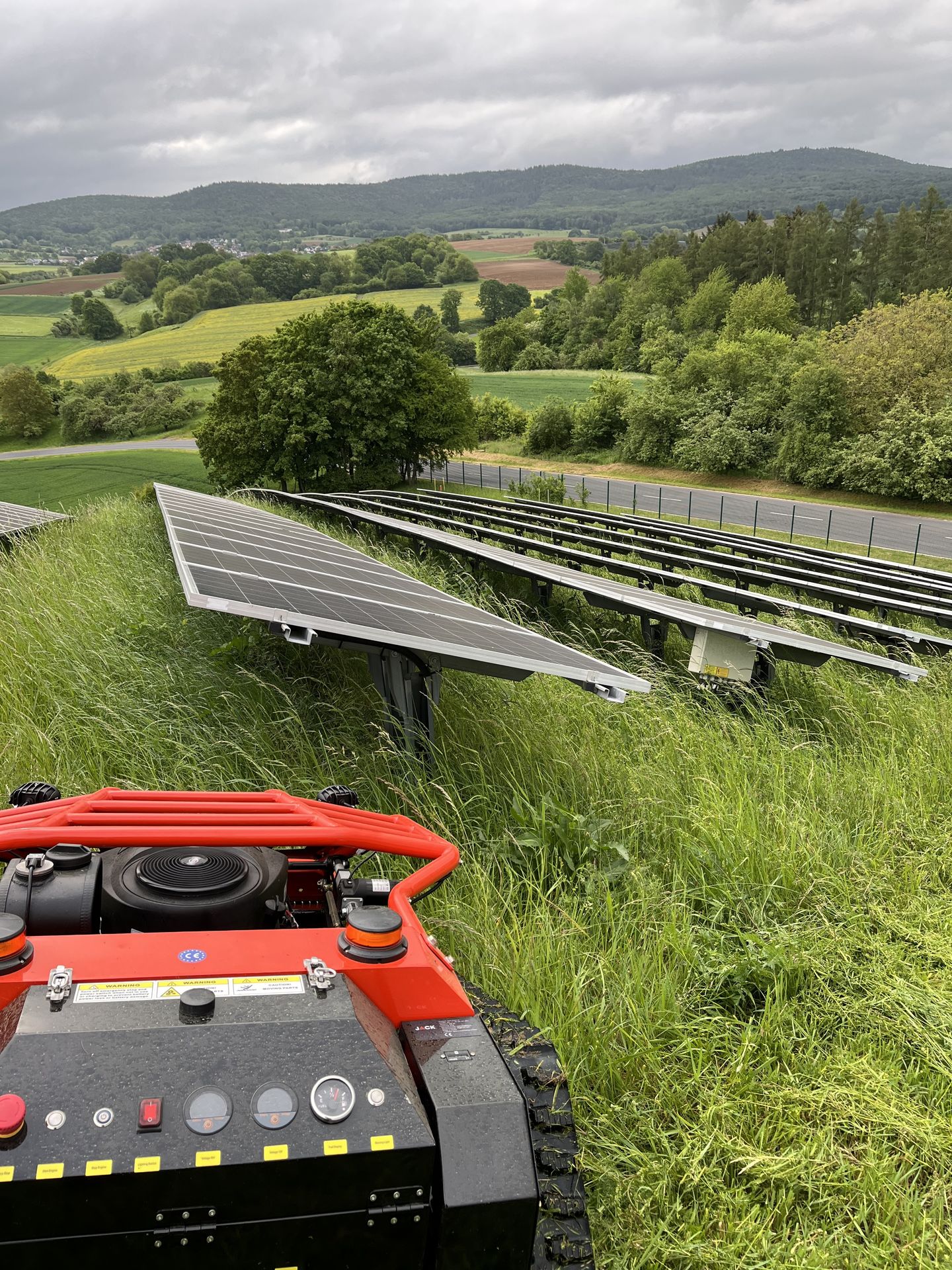JACK Mulcher im Einsatz im Solarpark